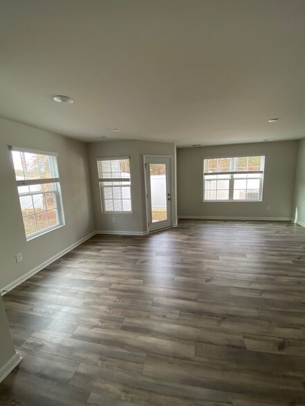 Building Photo - 139A Triumph Ave