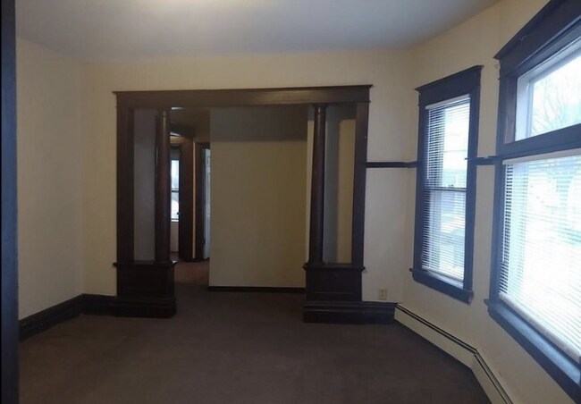 Building Photo - 619 N Mendota St