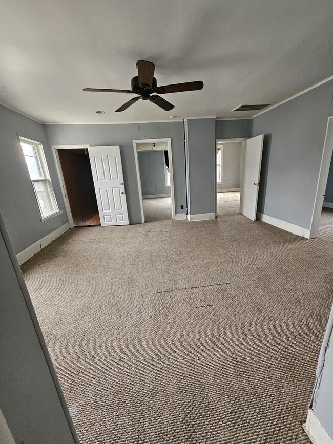 Building Photo - 1619 Chestnut St