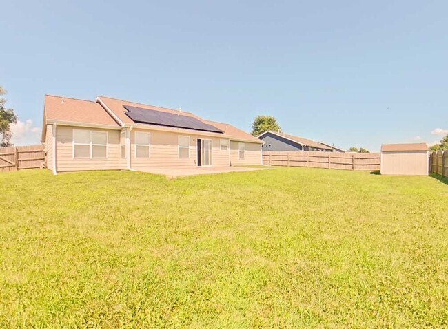 Building Photo - Fenced In Yard + Pet Friendly + Bonus Storage Shed + Stainless Steel Appliances + Washer & Dryer ...
