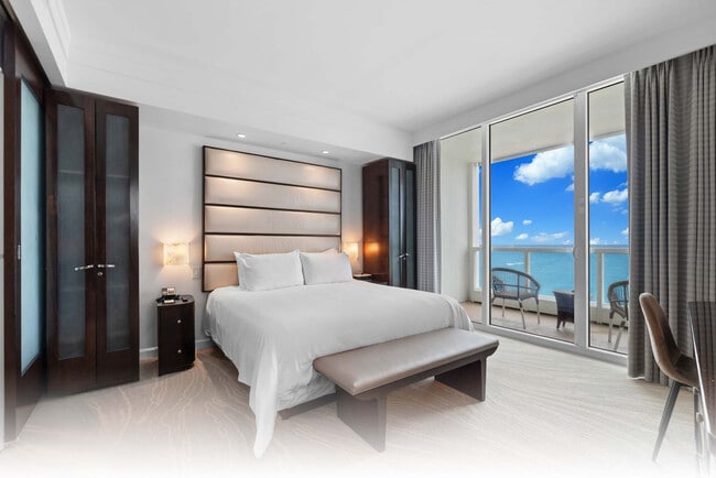 Building Photo - 4391 Collins Ave