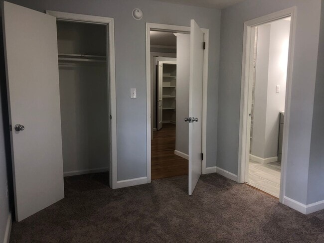 Building Photo - Updated Brick Ranch Conveniently Located