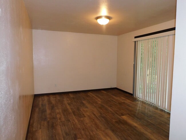 Building Photo - Beautiful 3 bedroom 2 bath Single Family H...