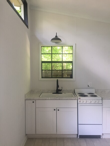 Farmhouse setting with modern touches - 1742 N Parkway