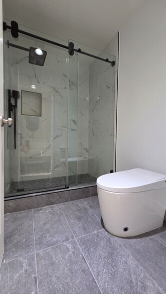 Master Bedroom Bathroom - 21620 Burbank Blvd