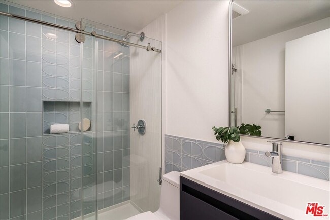 Building Photo - 2313 Banyan Dr