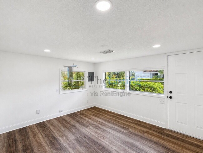 Building Photo - 2310 S Shine Ave