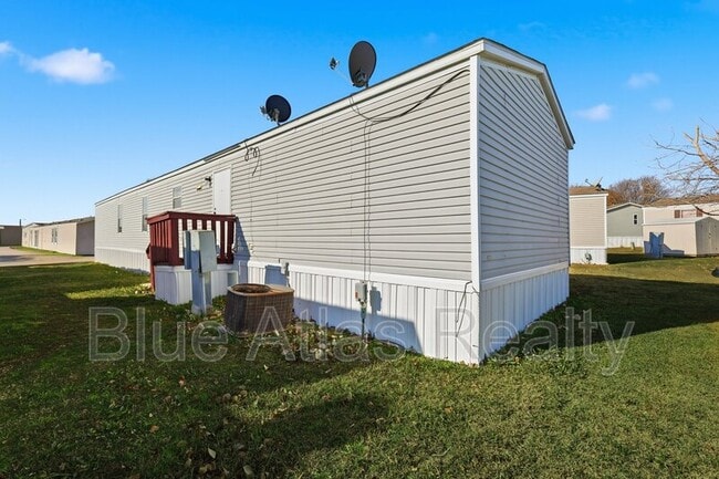 Building Photo - 825 Dawn Light Dr