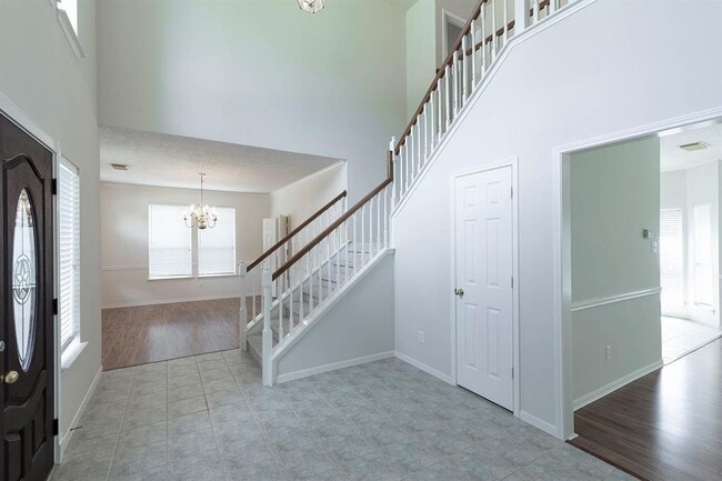 Building Photo - 2439 Shelby Park Dr