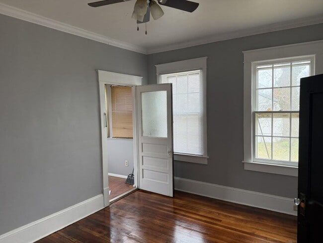 Building Photo - 1601 E Unaka Ave