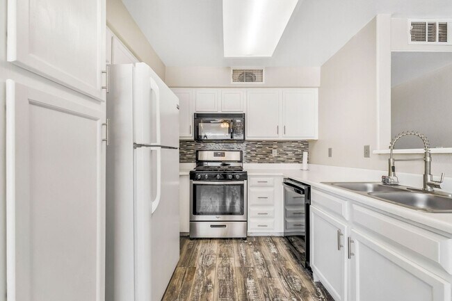 Building Photo - 3060 Tarpon