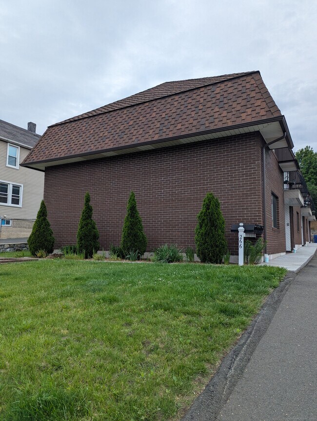 Building Photo - 266 Main Ave