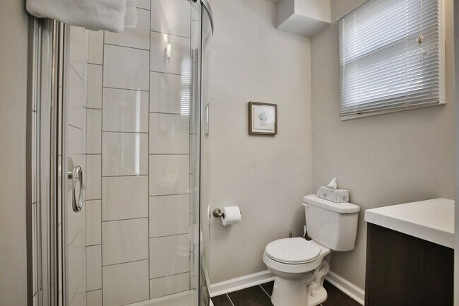 Building Photo - 137 E Tompkins St