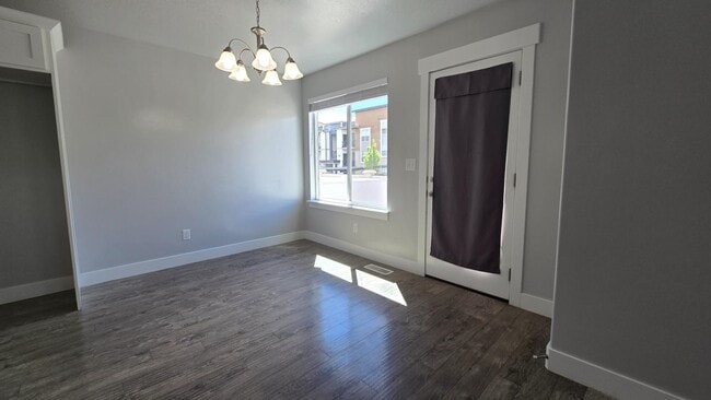 Building Photo - 4933 W Pillar Dr