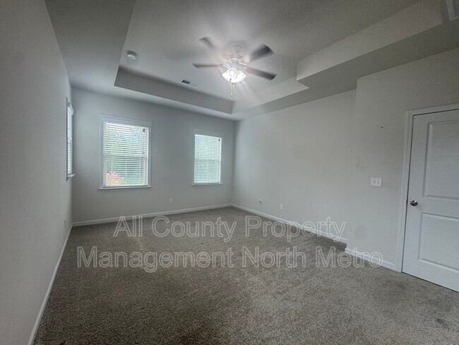 Building Photo - 7870 Tiberon Pkwy