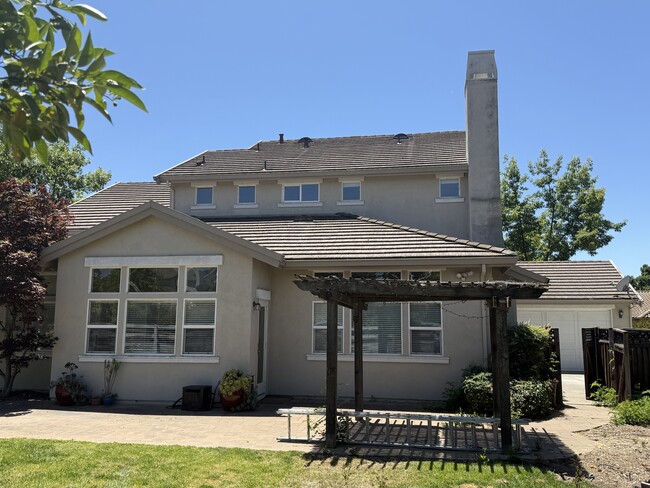 Building Photo - 855 Old Oak Rd