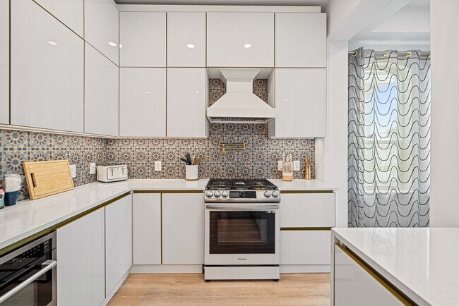 Building Photo - 20 St Francis Dr S