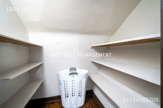 Building Photo - 1038 Crosby St NW