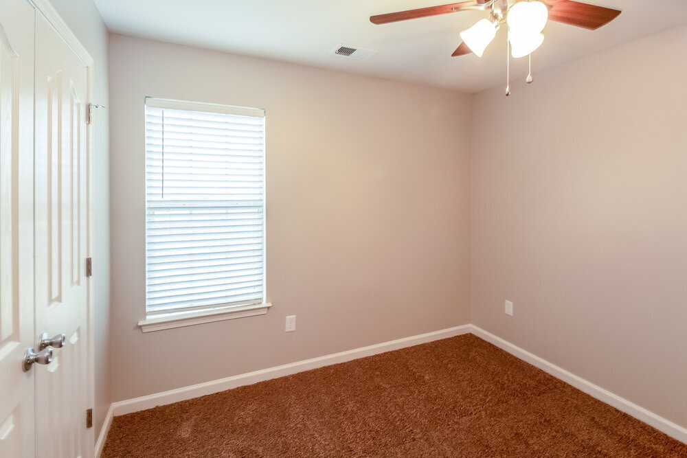 Building Photo - 906 Lakemont Dr