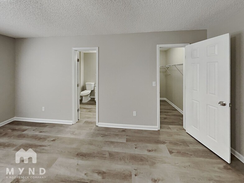 Building Photo - 6549 Arancio Dr W