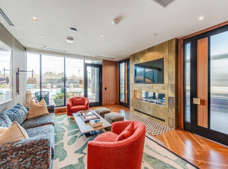 Building Photo - 14020 Stream Wy