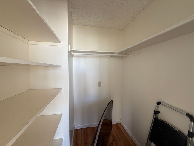 Building Photo - Hale Luana 1 bedroom 1 bath with 1 assigne...