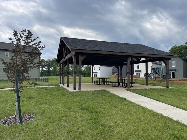 Building Photo - Welcome to Clarksville!