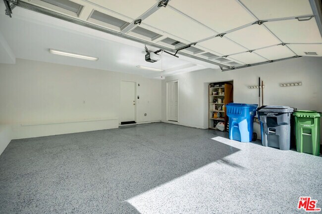 Building Photo - 6463 Zuma View Pl