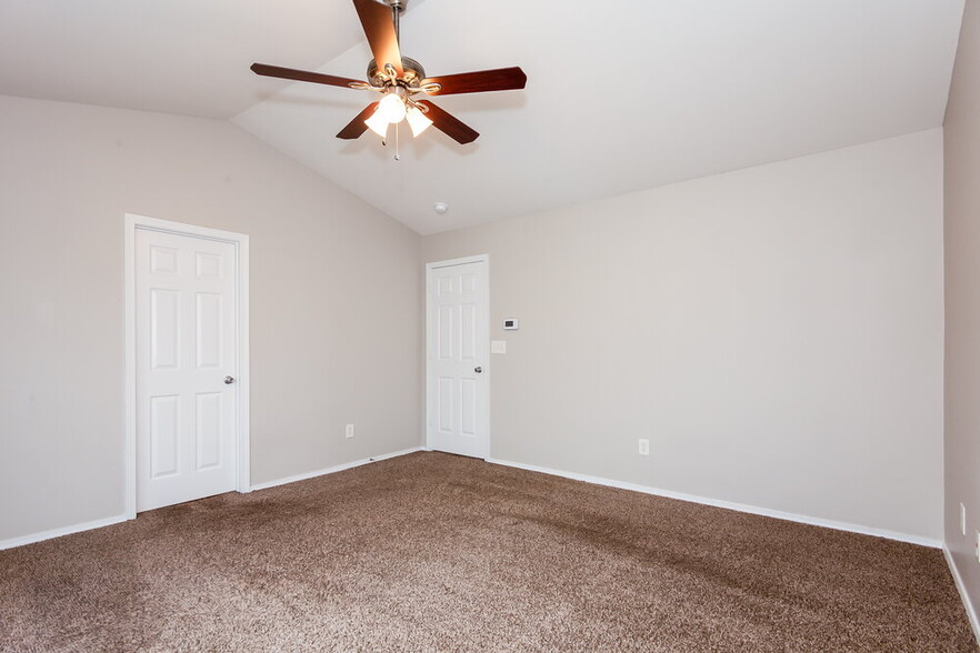 Building Photo - 9606 Hollyburgh Ter