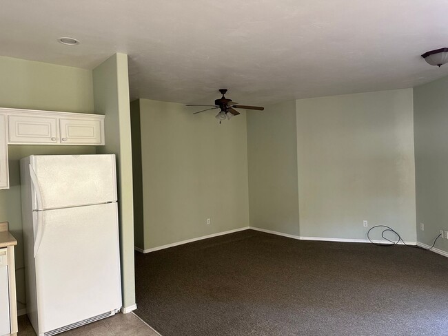 Building Photo - MAIN ST