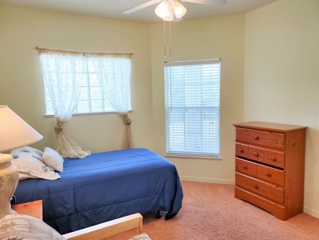 Building Photo - Annual Furnished - Attractive 2 Bedroom 2 Bathroom Plus a Den Condo with 2nd floor Reserve View!