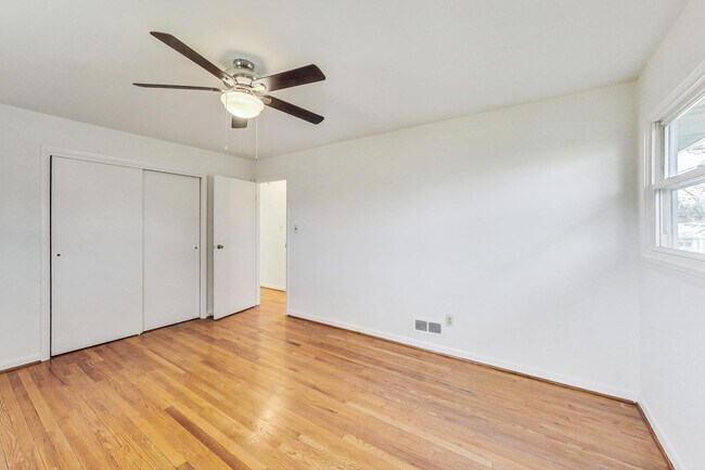Building Photo - Fantastic in Frederick! Spacious 4 level Split -- 4 beds + 1 Full and 2 half baths