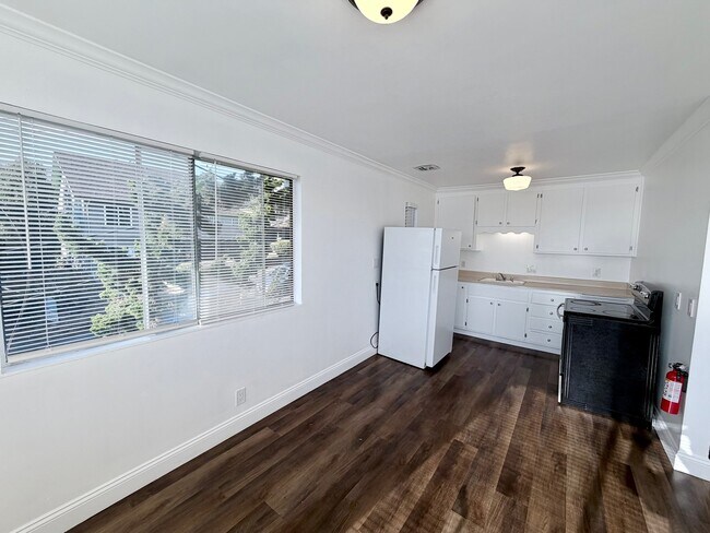 Building Photo - 110 Hilborn St