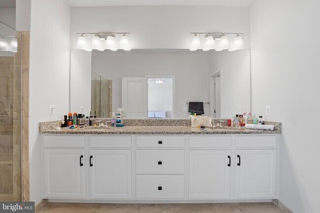 Building Photo - 25419 Hartland Orch Ter