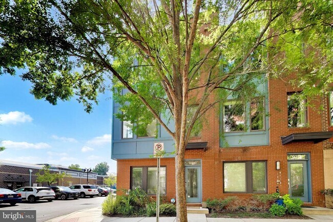 Building Photo - 5600 45th Ave