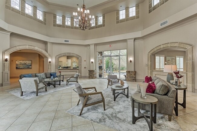 Building Photo - 118 Robindale Cir