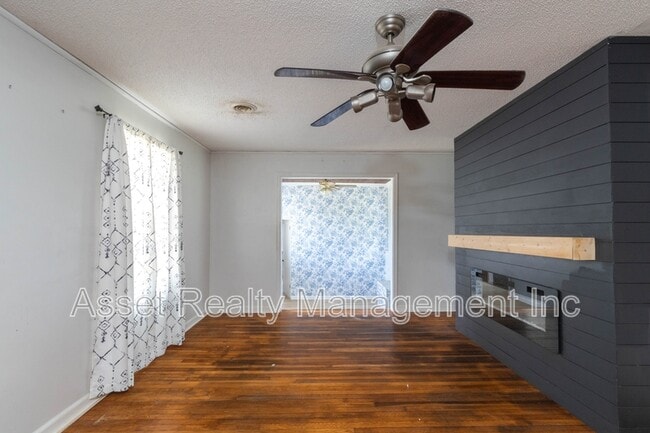 Building Photo - 817 Ridgeview Dr