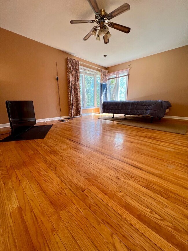 Building Photo - Stunning 4-Bedroom Single Family Home in Wyncote! Available NOW!