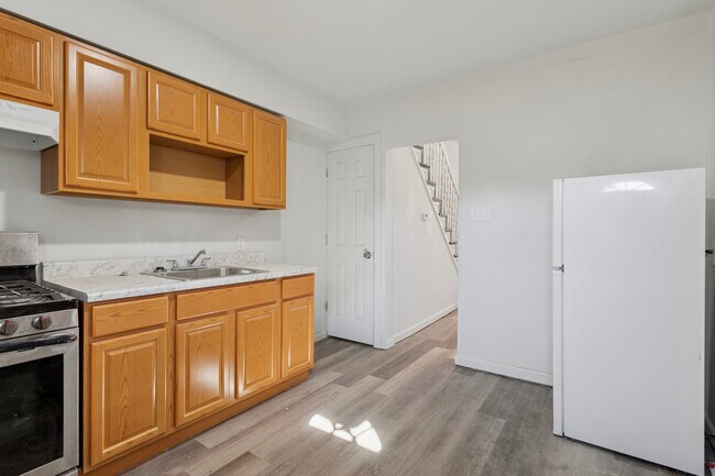 Building Photo - 2350 N Opal St