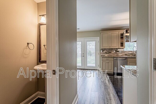 Building Photo - 208 Day Break Ct