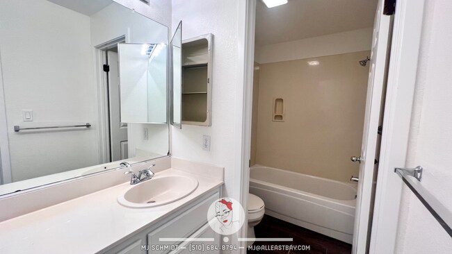 Building Photo - 303 Sutton Cir