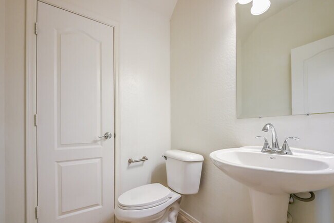 Building Photo - 153 E Dry Creek Rd