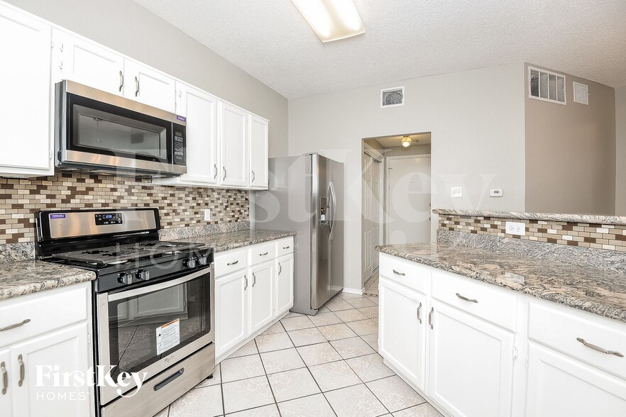 Building Photo - 1411 Springwood Dr