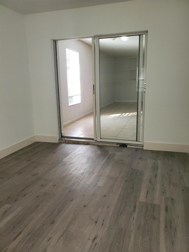 Building Photo - 4742 Hairland Dr