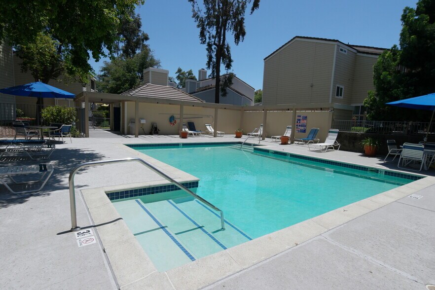 Building Photo - 1218 S Westlake Blvd