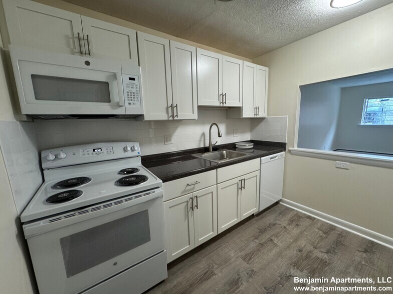 Building Photo - 95 Gardner St