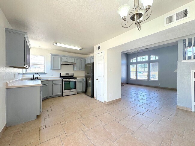Building Photo - West El Paso 4 Bed/2Bath