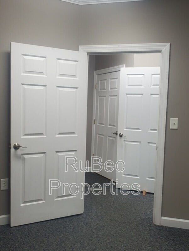 Building Photo - 1931 J N Pease Pl