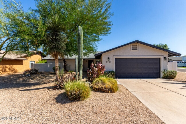 Building Photo - 7731 E Rose Ln