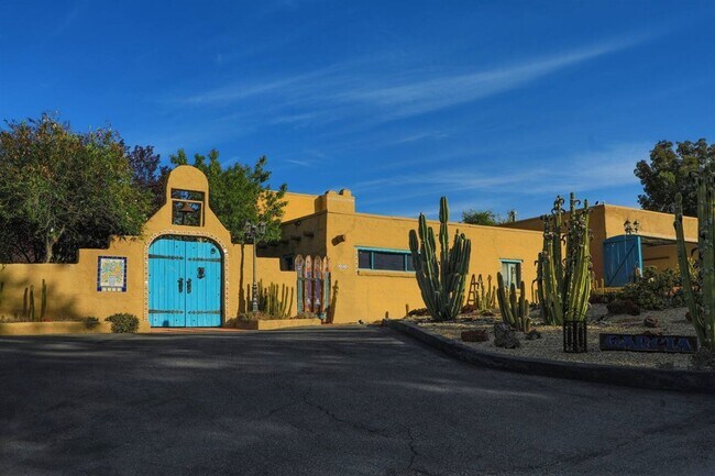 Building Photo - Garcia House: Fully Furnished, Wonderful Hot Tub, Spacious Fenced Outdoor Area, Pet-Friendly too!